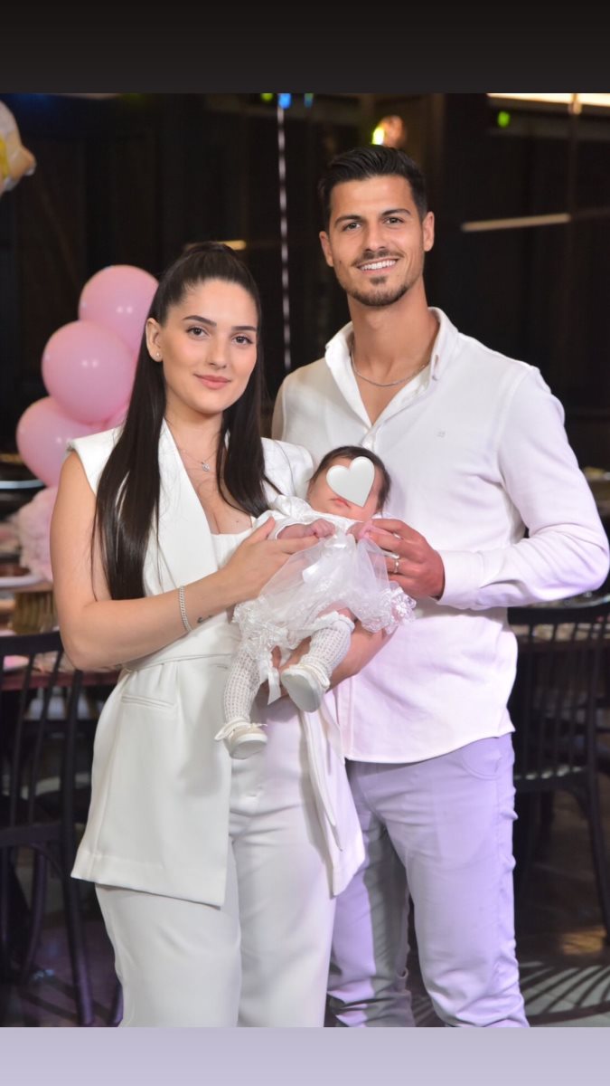 יניב מזרחי עם אשתו והרכש החדש במשפחה