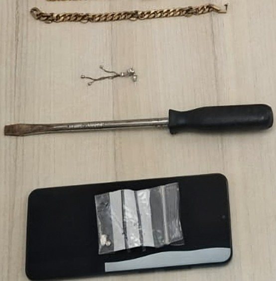 השלל שנתפס בזירה (צילום: דוברות המשטרה)