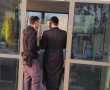 תיעוד מפעים: המאבטח נזכר שלא שמע מגילה - והאברך מיהר לקרוא (וידאו)