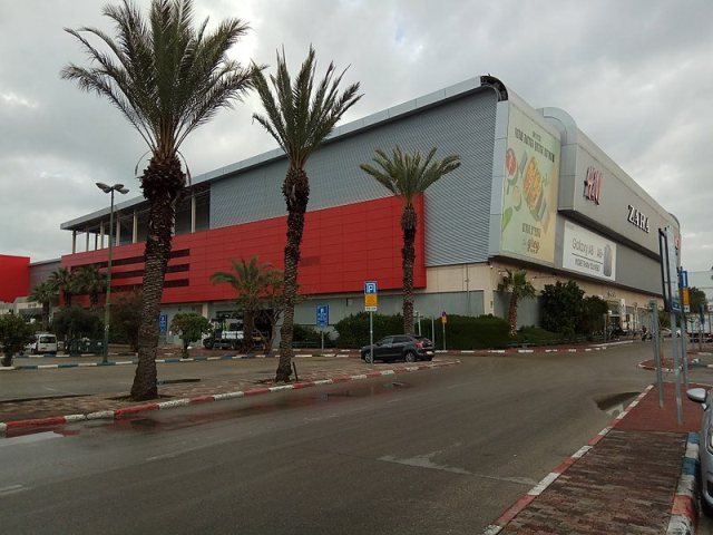 דר' אבישי טייכר, מתוך אתר פיקיויקי