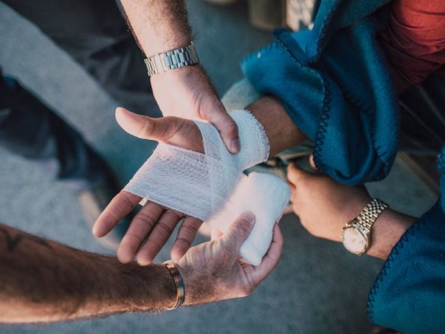PEXELS  עזרה ראשונה